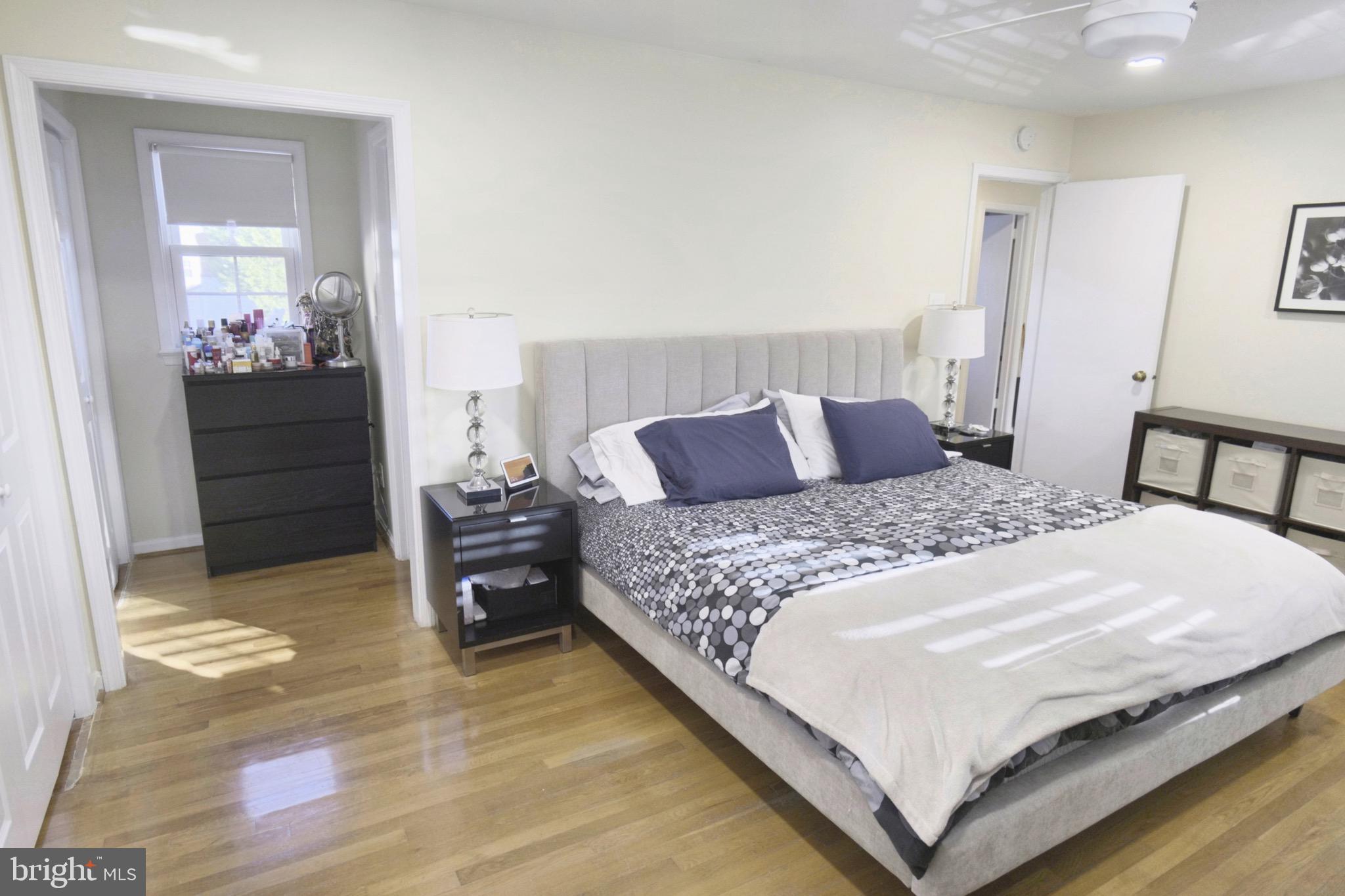 10277 Gainsborough Road Potomac, MD 20854 - Photo 20 of 31 Master bedroom