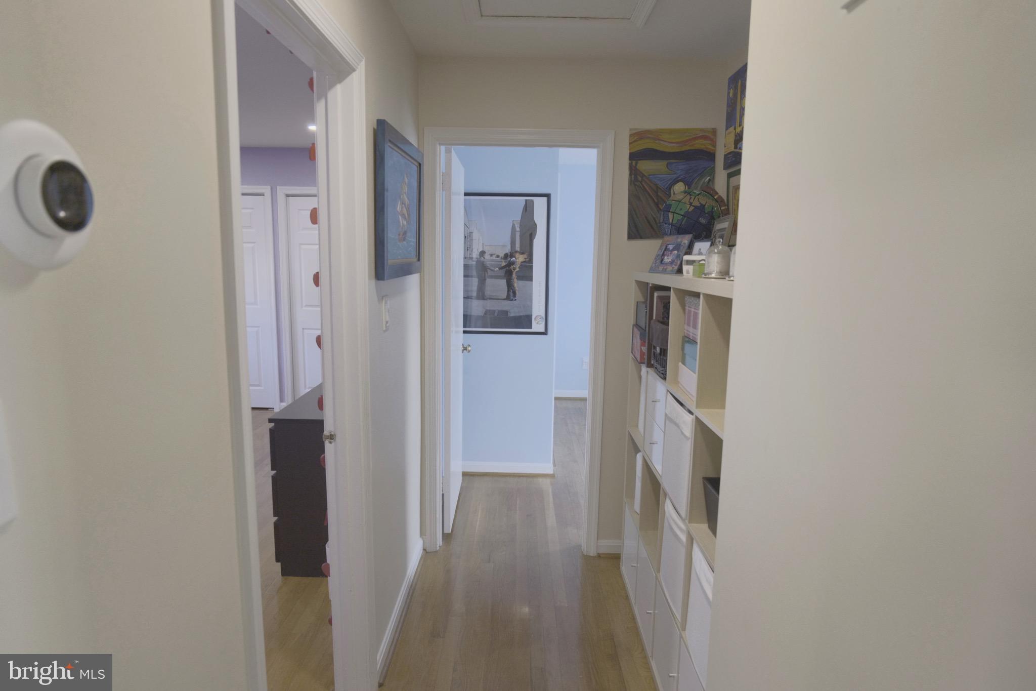 10277 Gainsborough Road Potomac, MD 20854 - Photo 26 of 31 Hallway