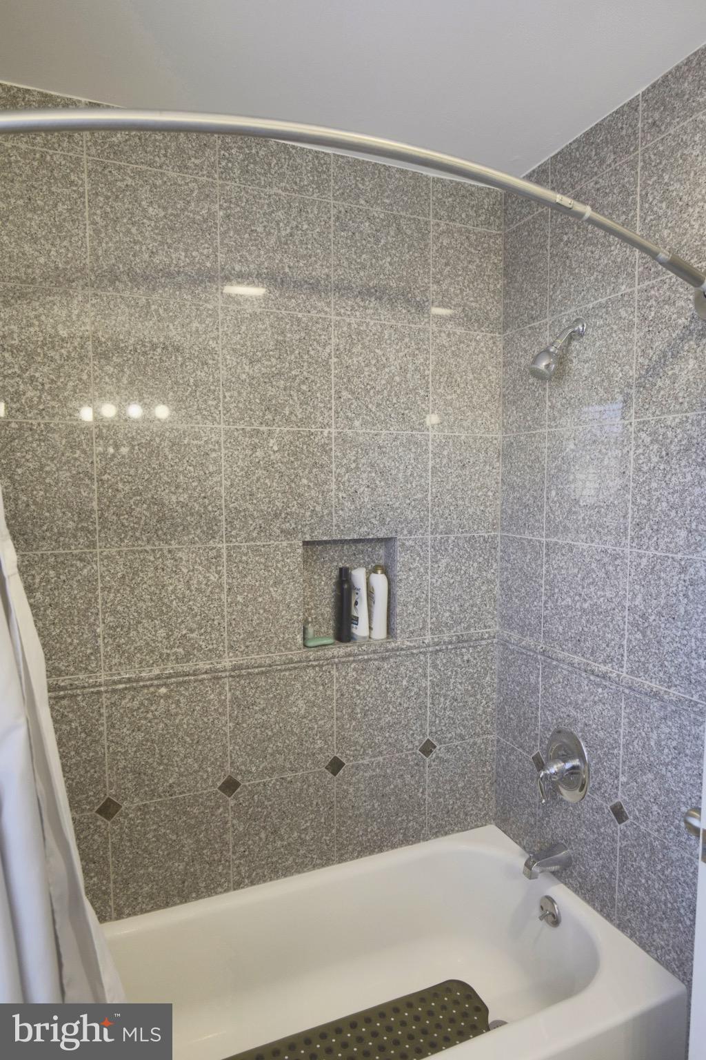 10277 Gainsborough Road Potomac, MD 20854 - Photo 28 of 31 Full bathroom
