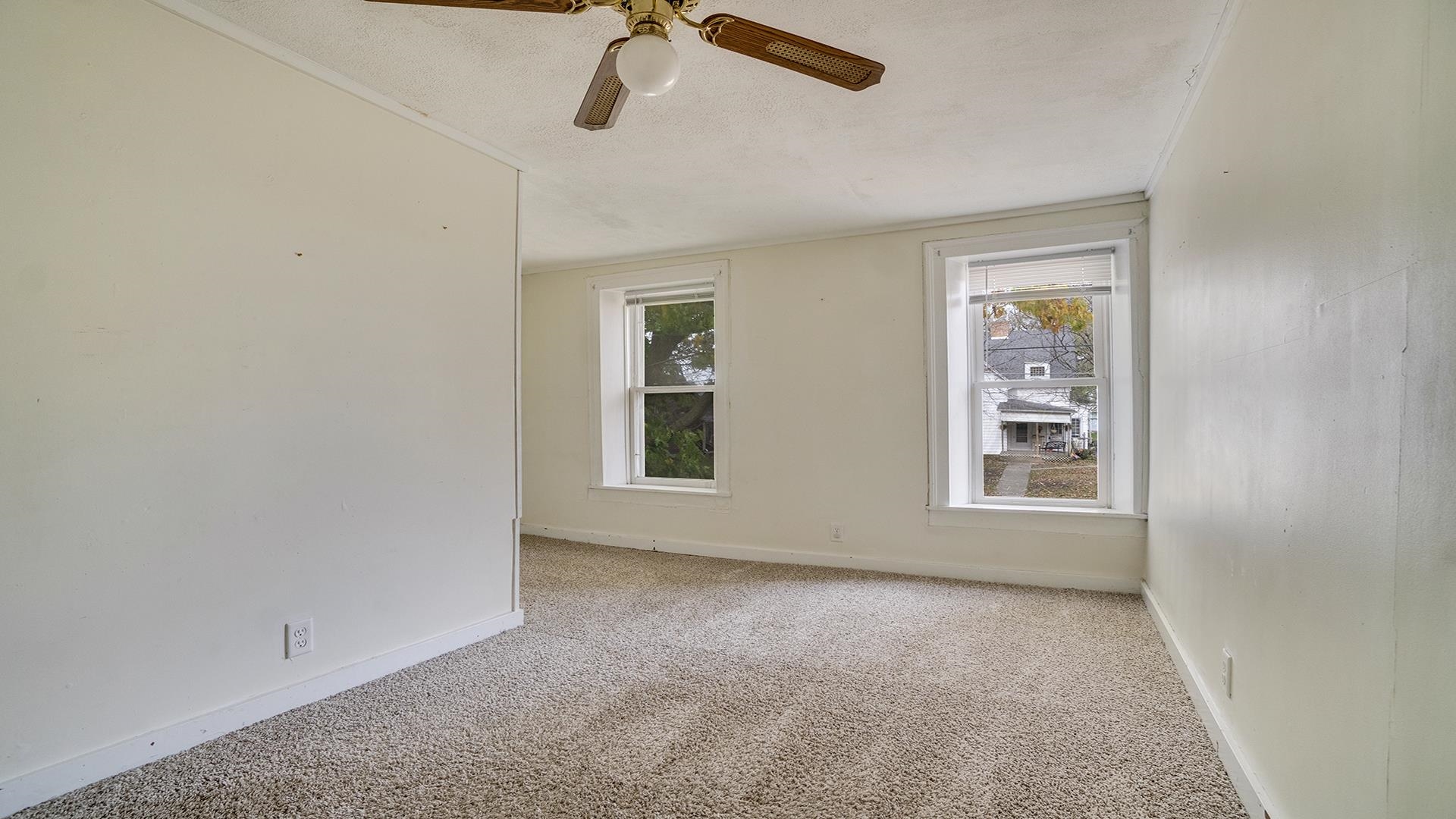 201 West Center Street Mount Morris, IL 61054 - Photo 18 of 33 an empty room with windows