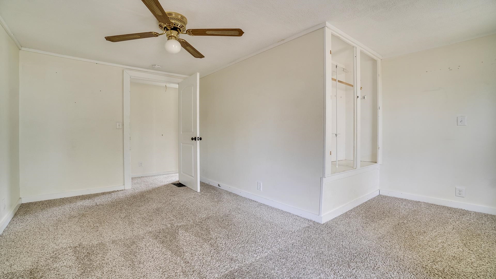 201 West Center Street Mount Morris, IL 61054 - Photo 20 of 33 a view of an empty room