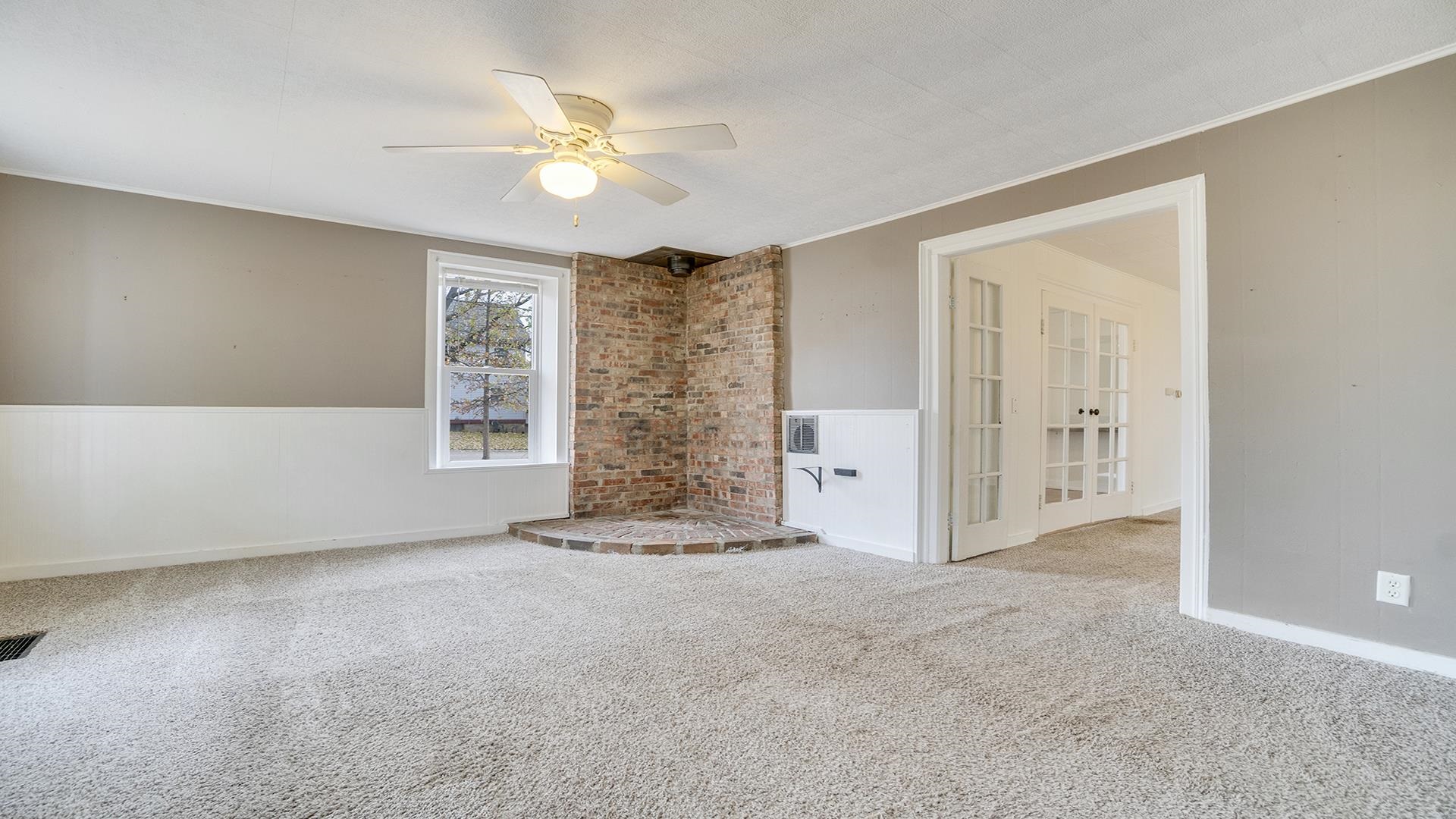 201 West Center Street Mount Morris, IL 61054 - Photo 4 of 33 an empty room with fan and windows