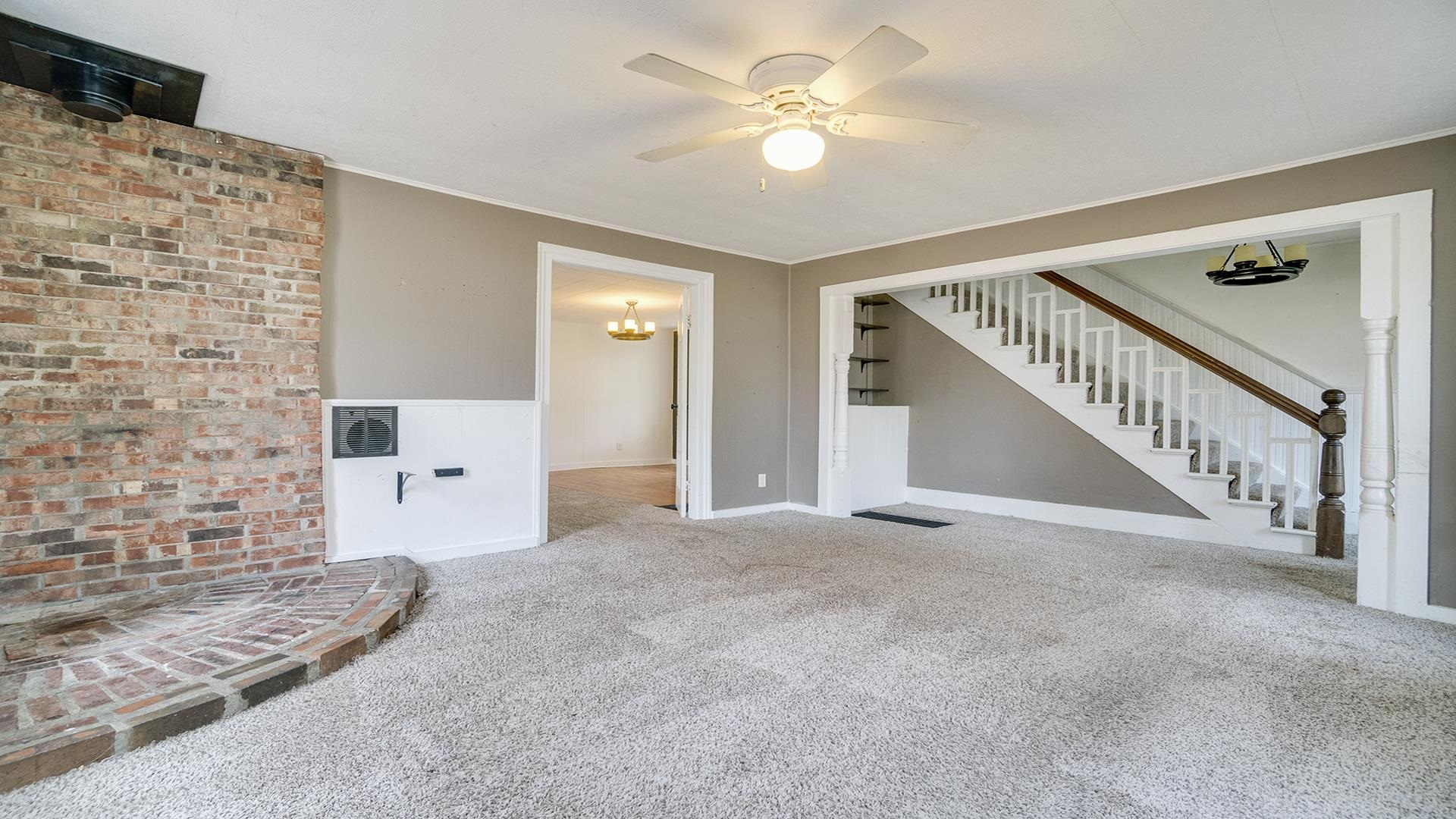 201 West Center Street Mount Morris, IL 61054 - Photo 6 of 33 a view of a livingroom with a ceiling fan and window