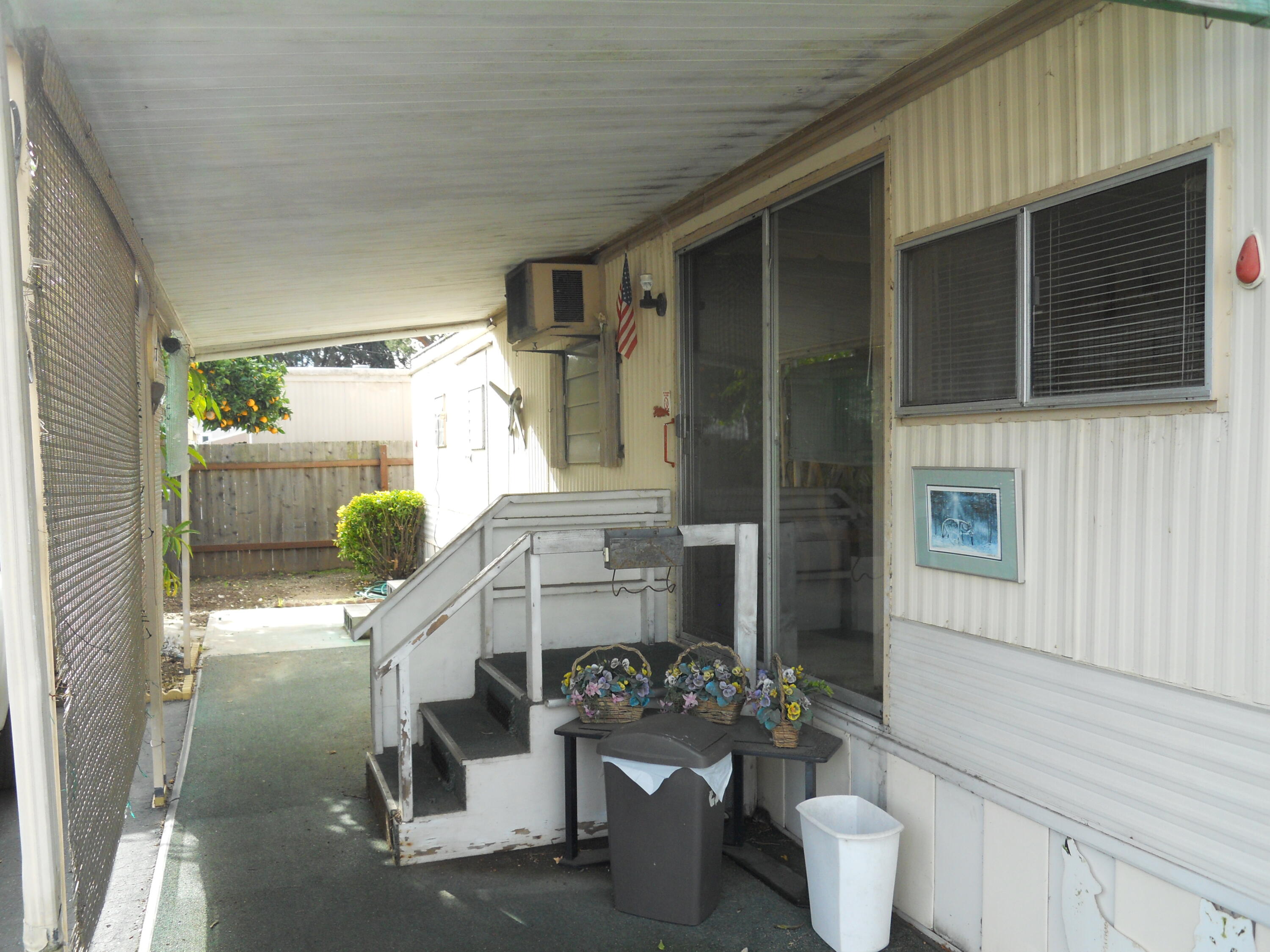 520 Pine Avenue, Unit 25 Goleta, CA 93117 - Photo 3 of 9 a living room with furniture