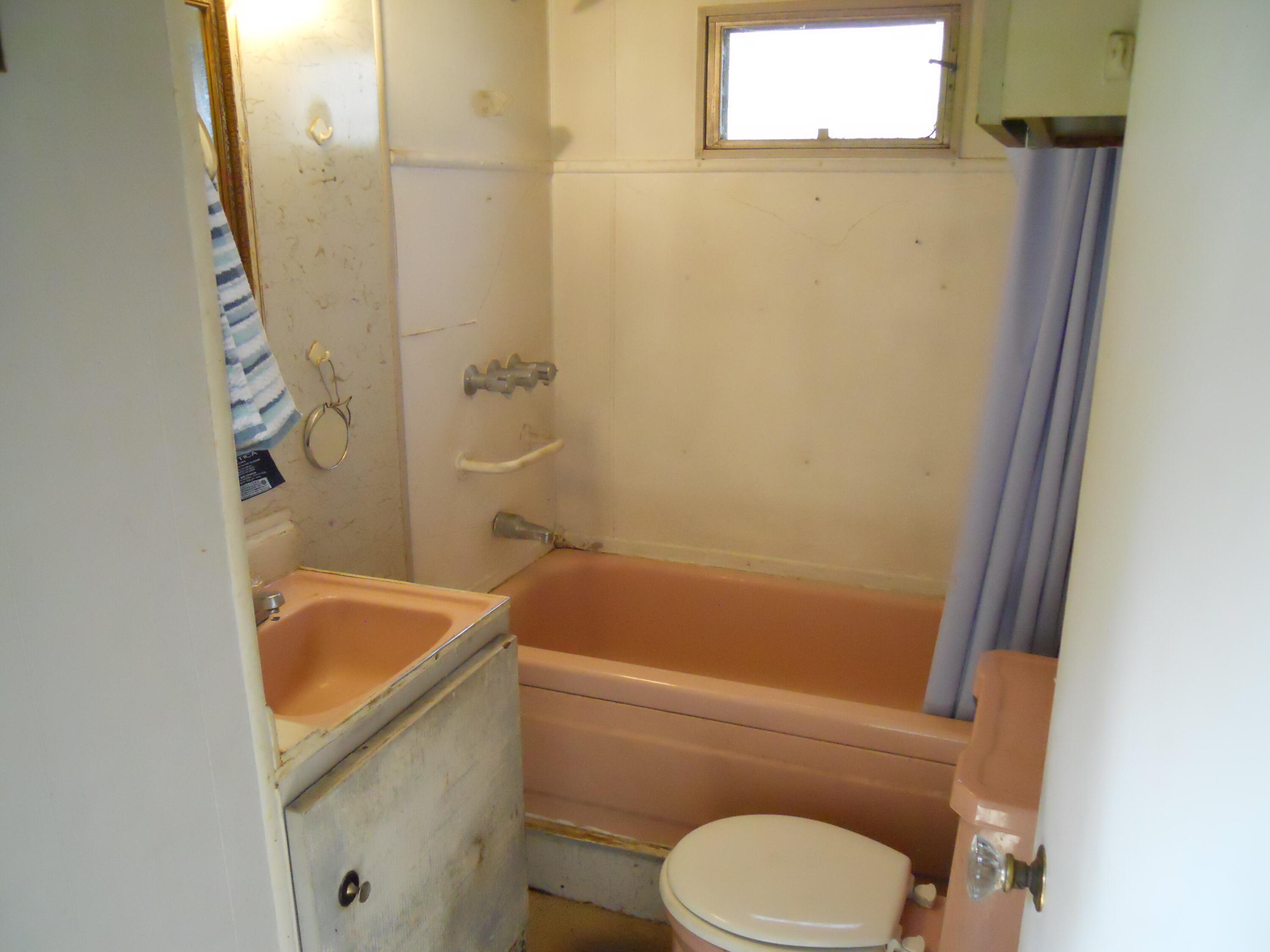 520 Pine Avenue, Unit 25 Goleta, CA 93117 - Photo 9 of 9 a bathroom with a sink toilet and shower