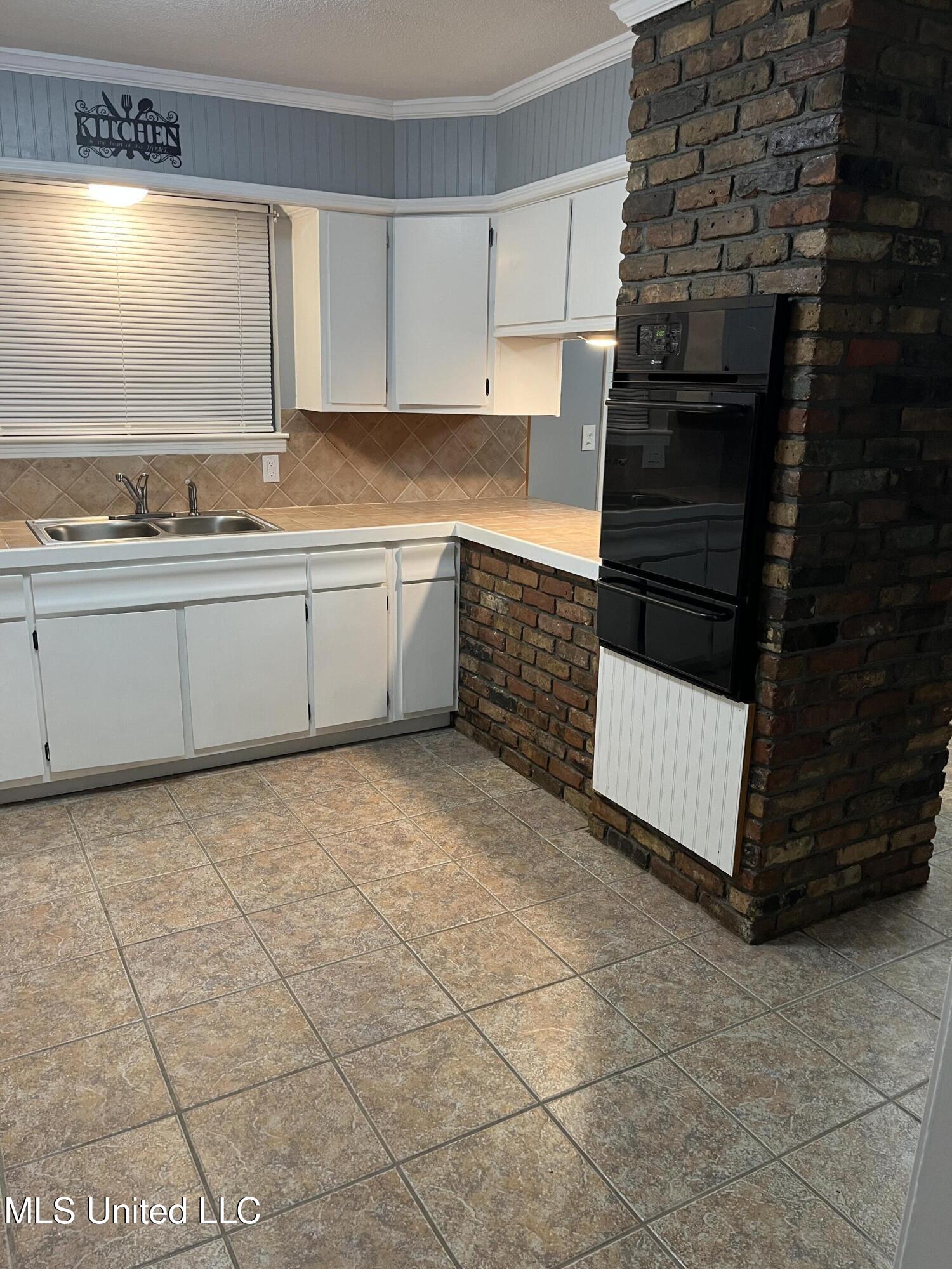 2501 Havard Road Ocean Springs, MS 39564 - Photo 4 of 19 IMG_6654