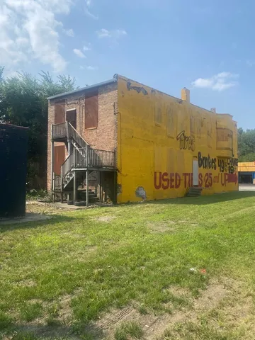 a view of a house with swimming pool and sitting area
