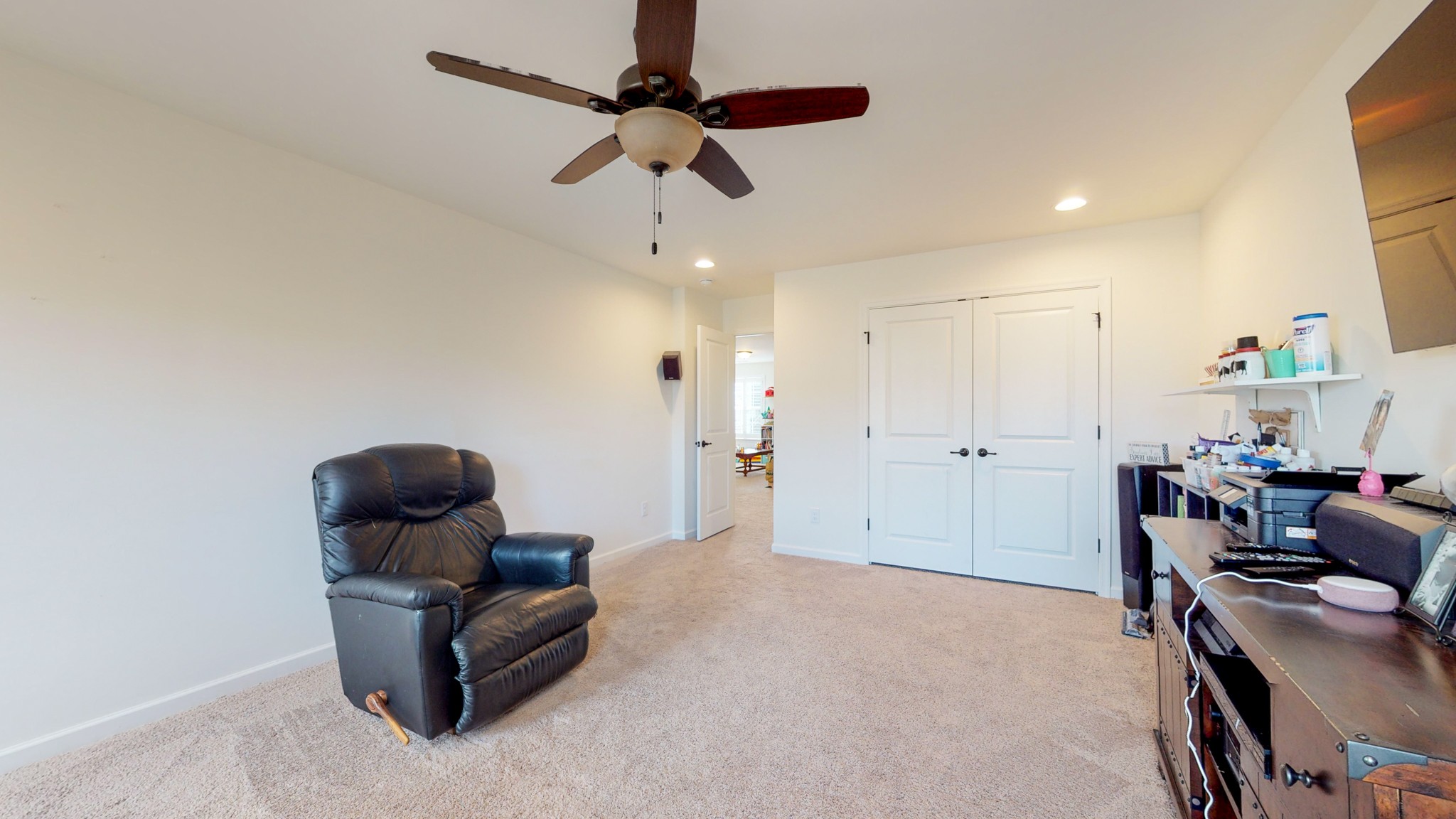 132 Hackney Lane Gallatin, TN 37066 - Photo 30 of 40 a living room with furniture and a ceiling fan