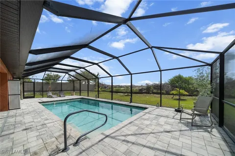 $425,000 | 325 Northwest 12th Place, Cape Coral, FL 33993