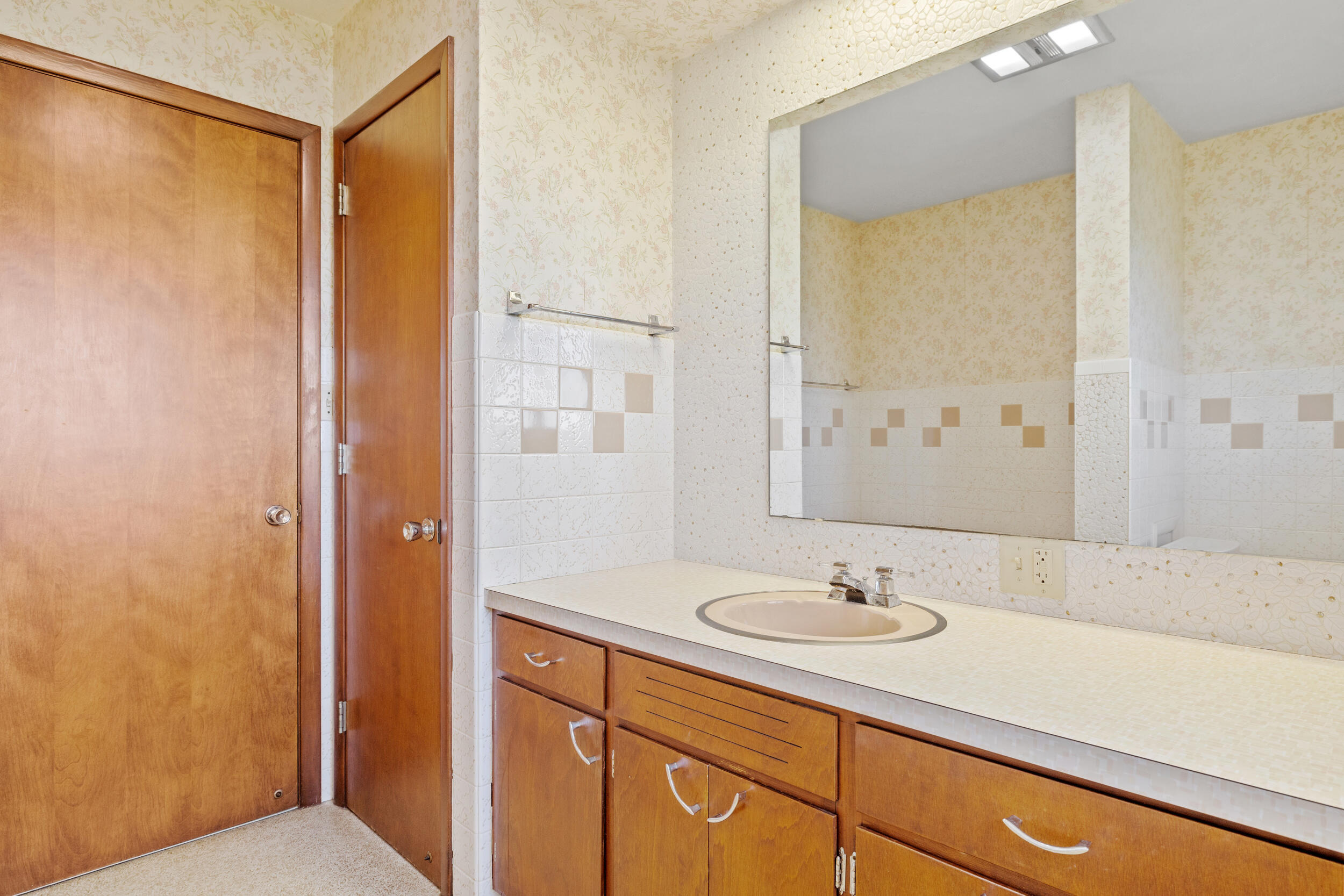 W1586 County Rd H New Holstein, WI 53061 - Photo 13 of 41 Main Level Full Bath