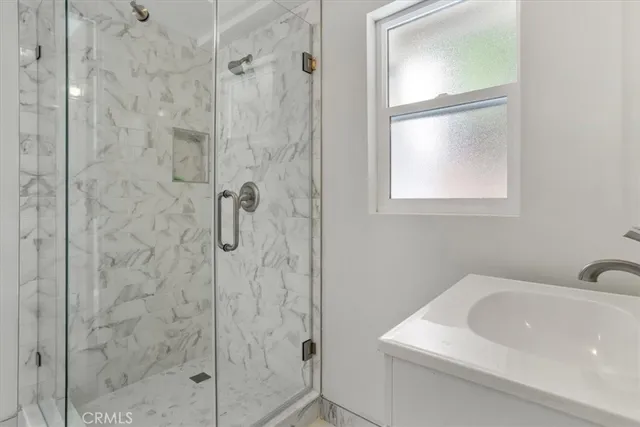 $1,799 | 5718 Comanche Avenue, Woodland Hills, CA 91367