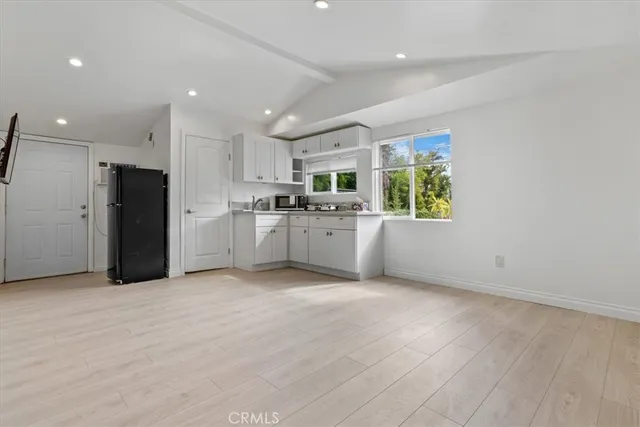 $1,799 | 5718 Comanche Avenue, Woodland Hills, CA 91367