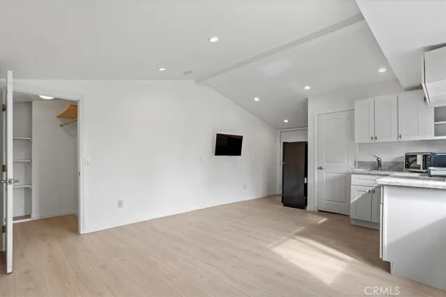 $1,799 | 5718 Comanche Avenue, Woodland Hills, CA 91367