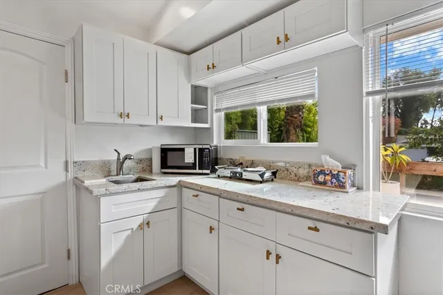 $1,799 | 5718 Comanche Avenue, Woodland Hills, CA 91367