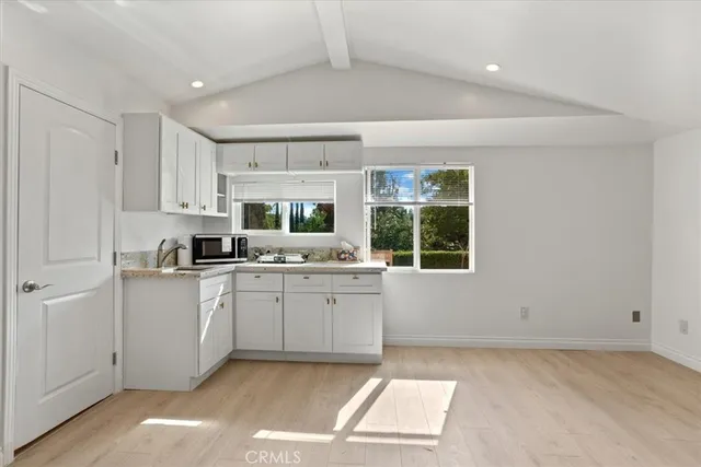 $1,799 | 5718 Comanche Avenue, Woodland Hills, CA 91367