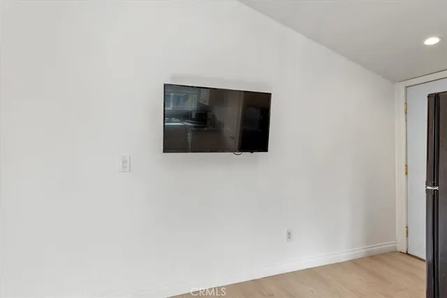 $1,799 | 5718 Comanche Avenue, Woodland Hills, CA 91367