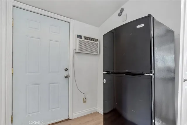 $1,799 | 5718 Comanche Avenue, Woodland Hills, CA 91367