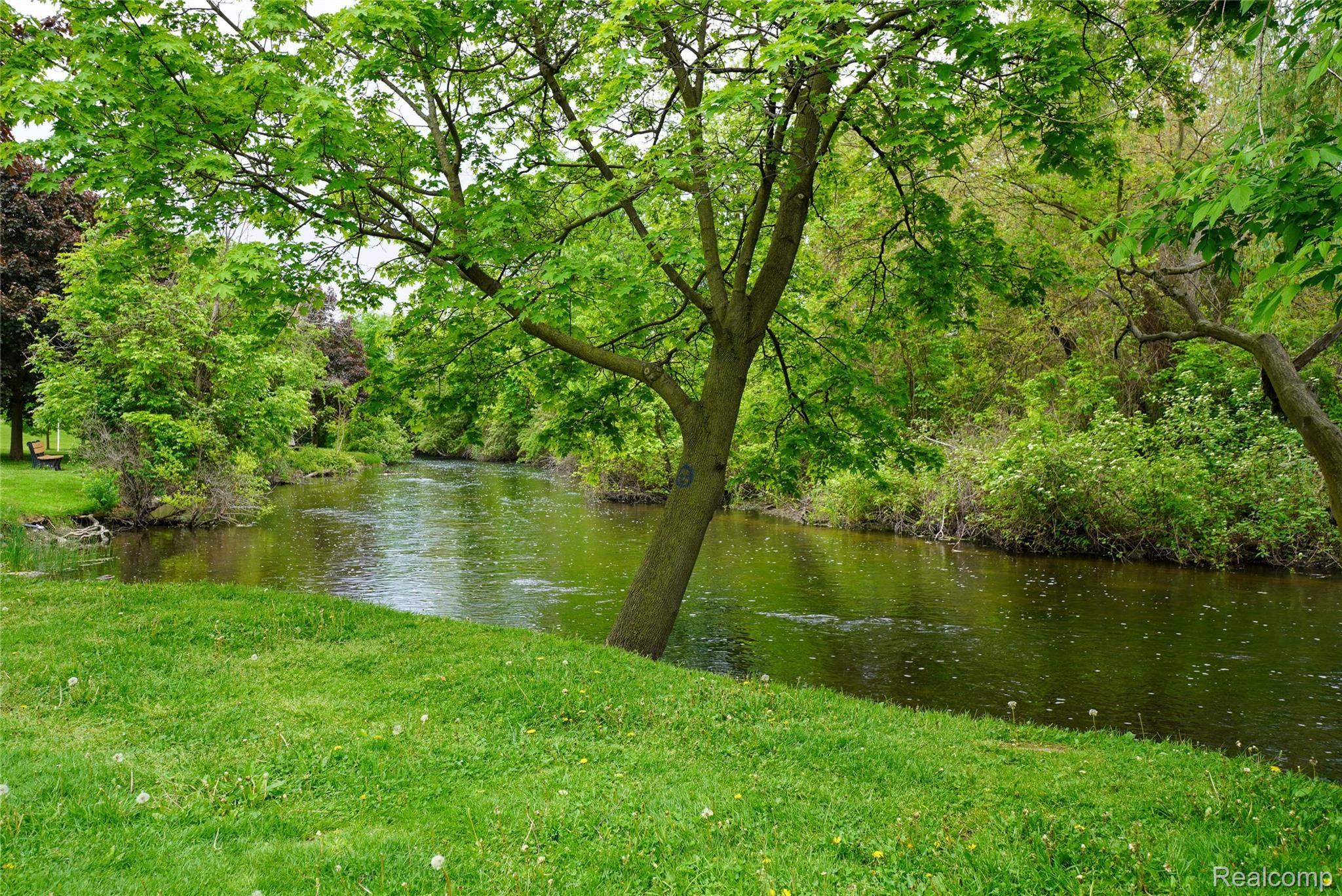 Walk To River Front Park!