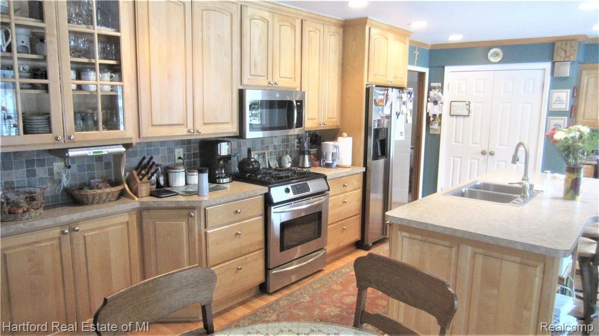 23633 Gill Road Farmington, MI 48335 - Photo 6 of 28 IMG_0127.JPG