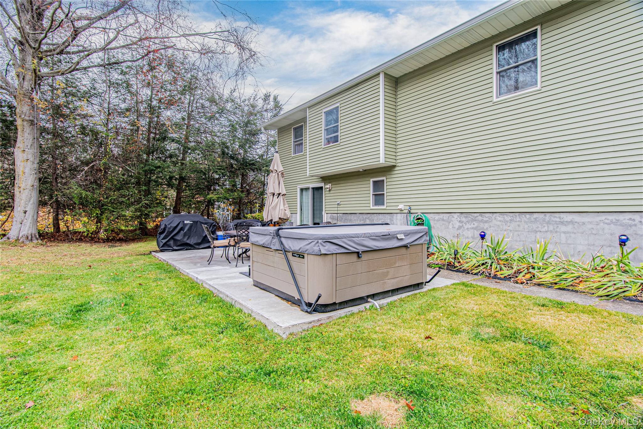 32 Deer Run Road Poughkeepsie, NY 12603 - Photo 8 of 30 a backyard of a house with table and chairs