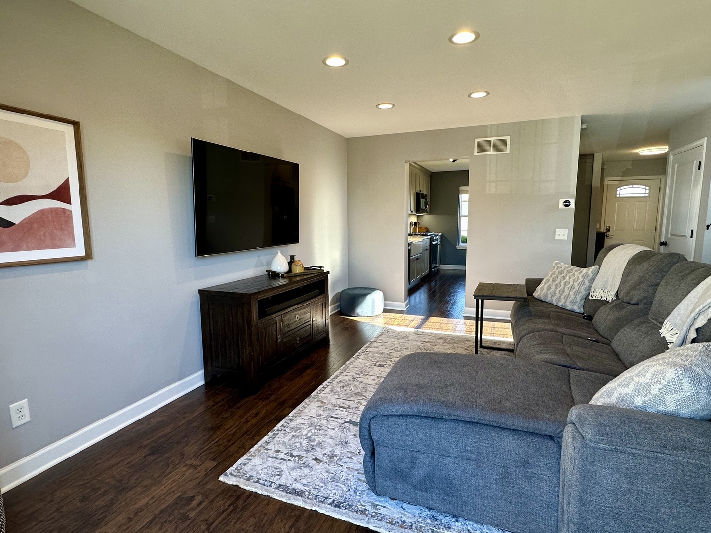 1401 Potomac Court Geneva, IL 60134 - Photo 5 of 18 a living room with furniture and a flat screen tv