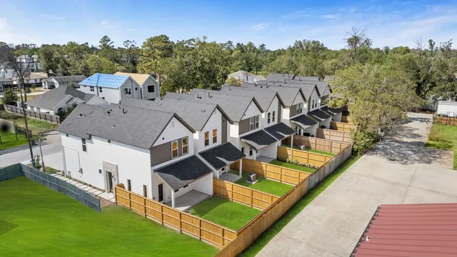 $2,500 | 5622 Bertellis Lane, Houston, TX 77091