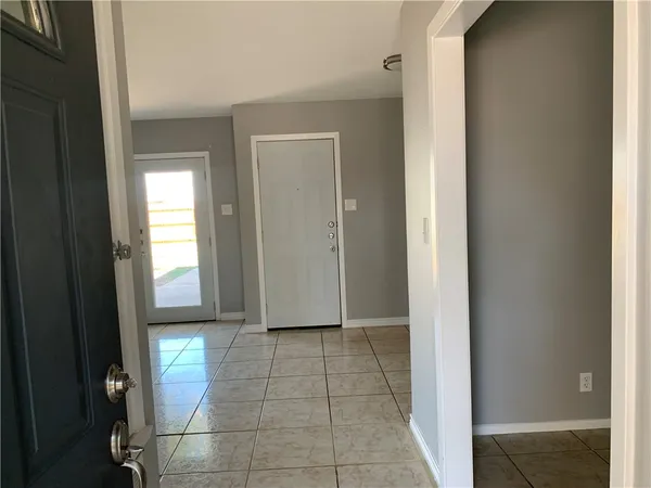 a view of entryway with window