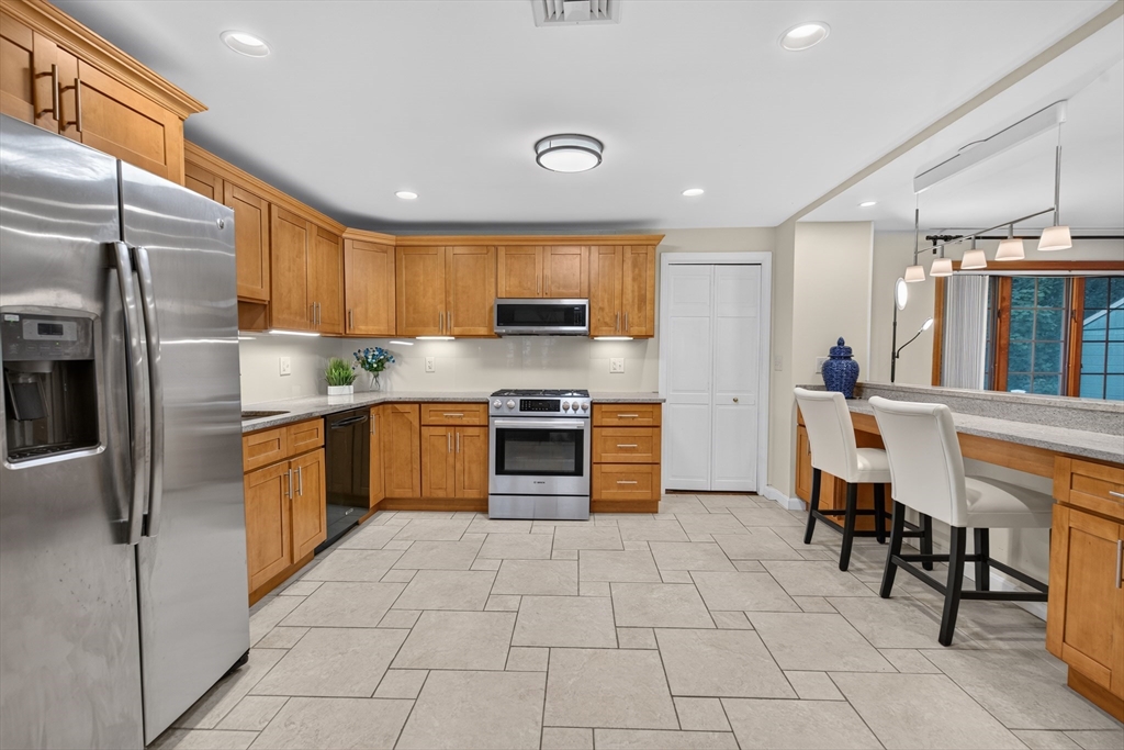 114 Maple Street Lexington, MA 02420 - Photo 5 of 39