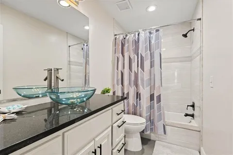 $374,900 | 12318 South Locust Circle, Olathe, KS 66062