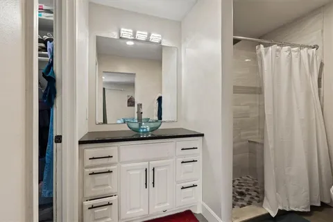 $374,900 | 12318 South Locust Circle, Olathe, KS 66062