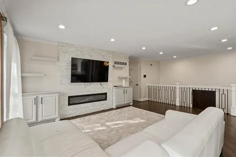 $374,900 | 12318 South Locust Circle, Olathe, KS 66062