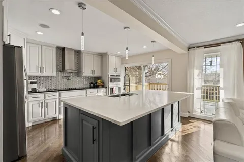 $374,900 | 12318 South Locust Circle, Olathe, KS 66062