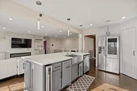 $374,900 | 12318 South Locust Circle, Olathe, KS 66062