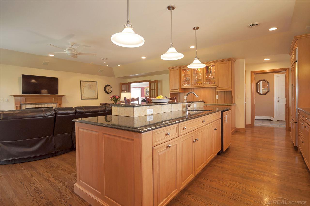 294 Stephens Road Grosse Pointe, MI 48236 - Photo 13 of 42 31317567-12.JPG