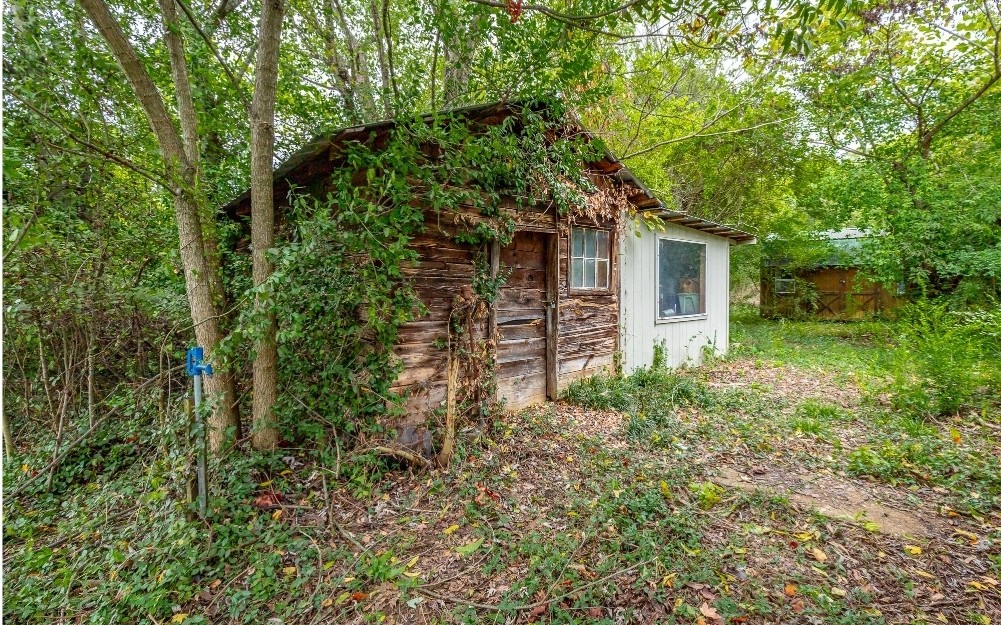2419 Maple Street Chattanooga, TN 37406 - Photo 26 of 32 front view of a house with a tree