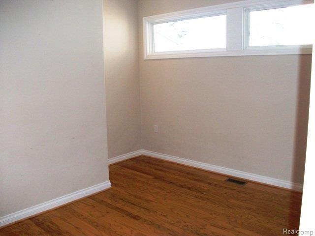 1251 Harding Avenue Rochester, MI 48307 - Photo 3 of 19 Sitting room