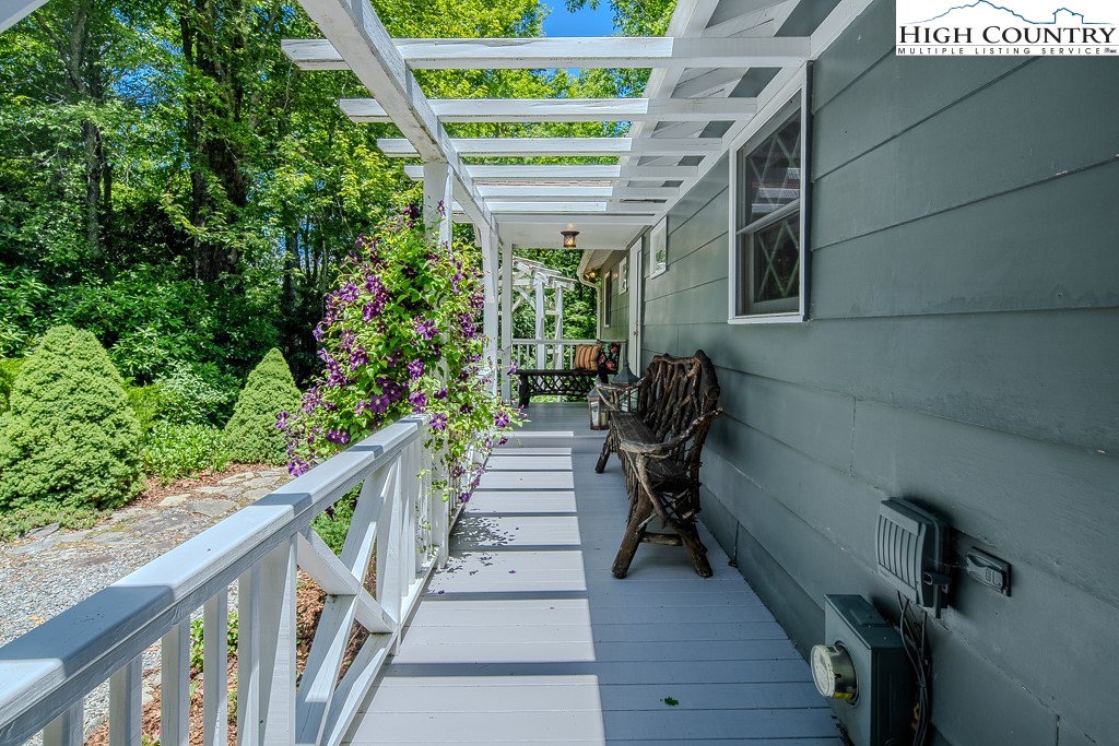 128 Red Rhododendron Road Boone, NC 28607 - Photo 4 of 45 Gallery Image 4