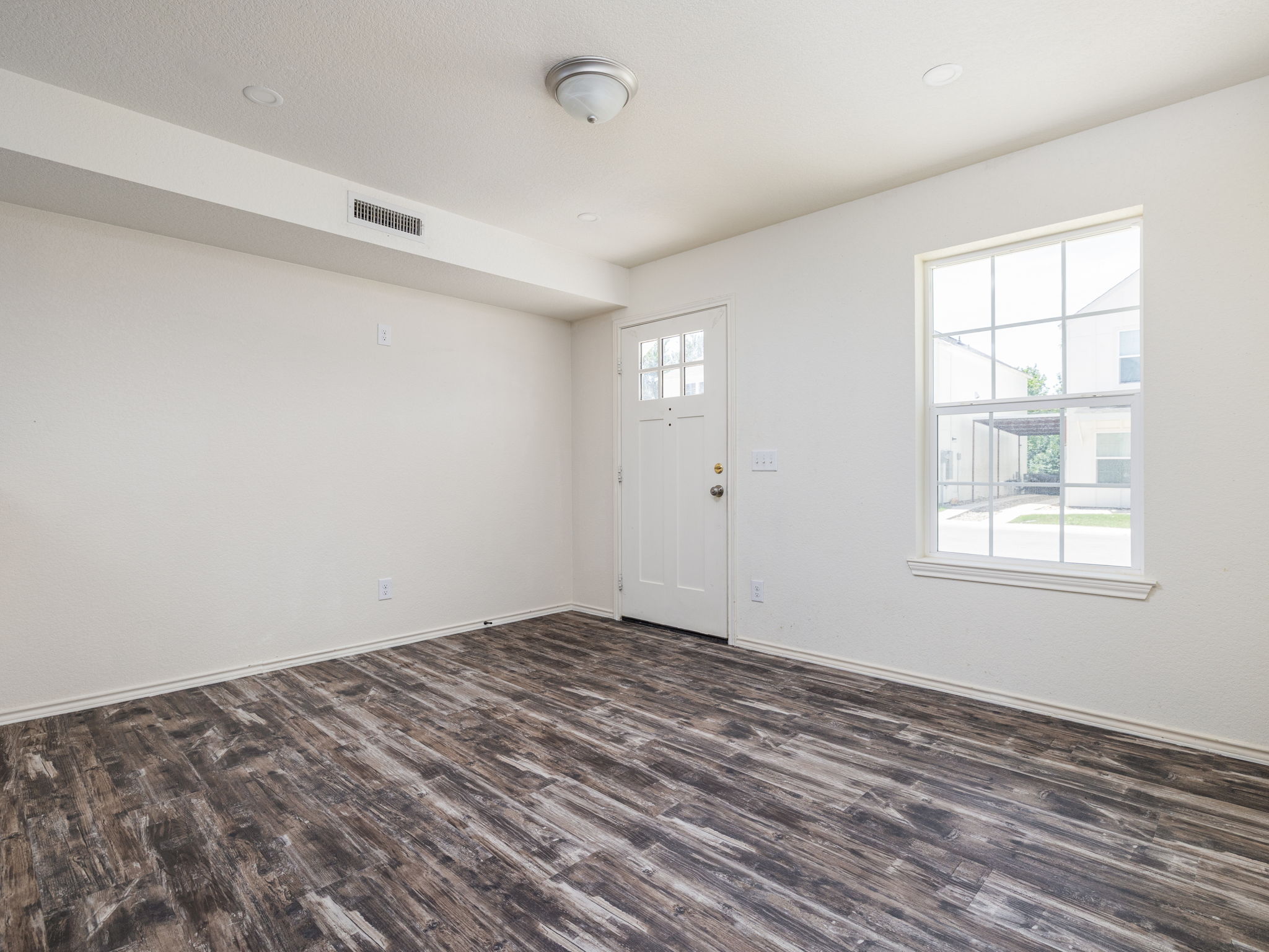 230 Debus Drive, Unit 101B Taylor, TX 76574 - Photo 6 of 15 an empty room with windows
