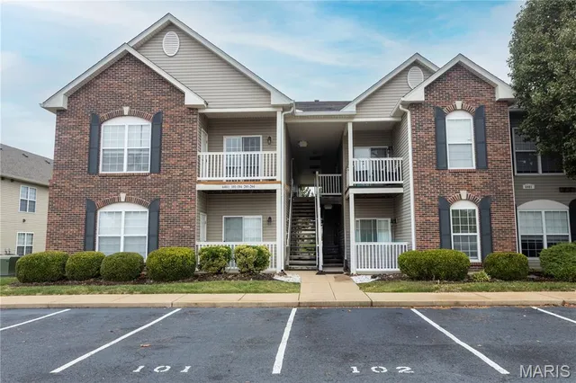 $165,000 | 6401 Brookfield Ct Drive, Unit 102, St. Louis, MO 63129