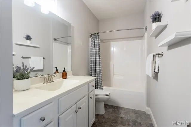 $165,000 | 6401 Brookfield Ct Drive, Unit 102, St. Louis, MO 63129