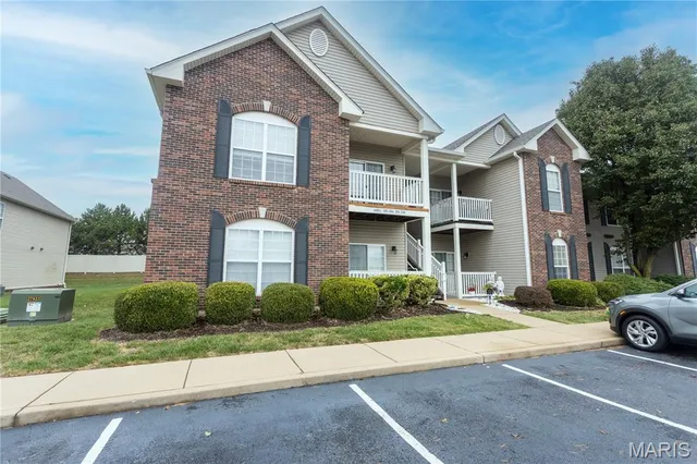 $165,000 | 6401 Brookfield Ct Drive, Unit 102, St. Louis, MO 63129