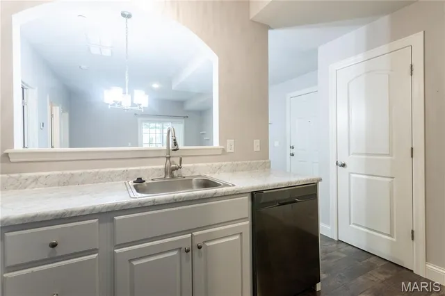 $165,000 | 6401 Brookfield Ct Drive, Unit 102, St. Louis, MO 63129