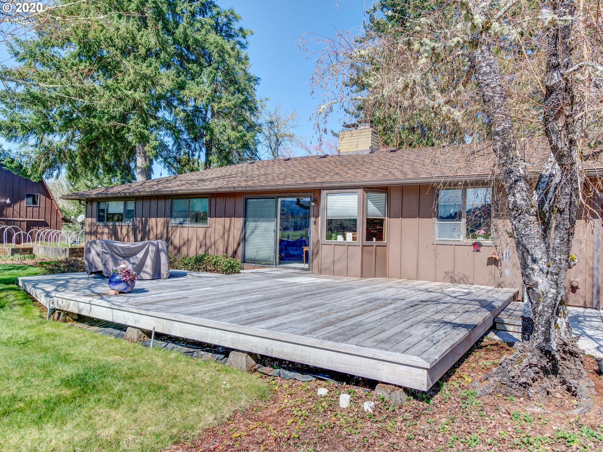 28784 Summerville Road Eugene, OR 97405 - Photo 8 of 26 front view of a house with a wooden floor and a yard
