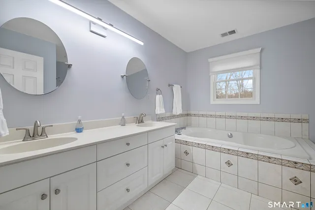 $950,000 | 101 Leighton Trail, Guilford, CT 06437