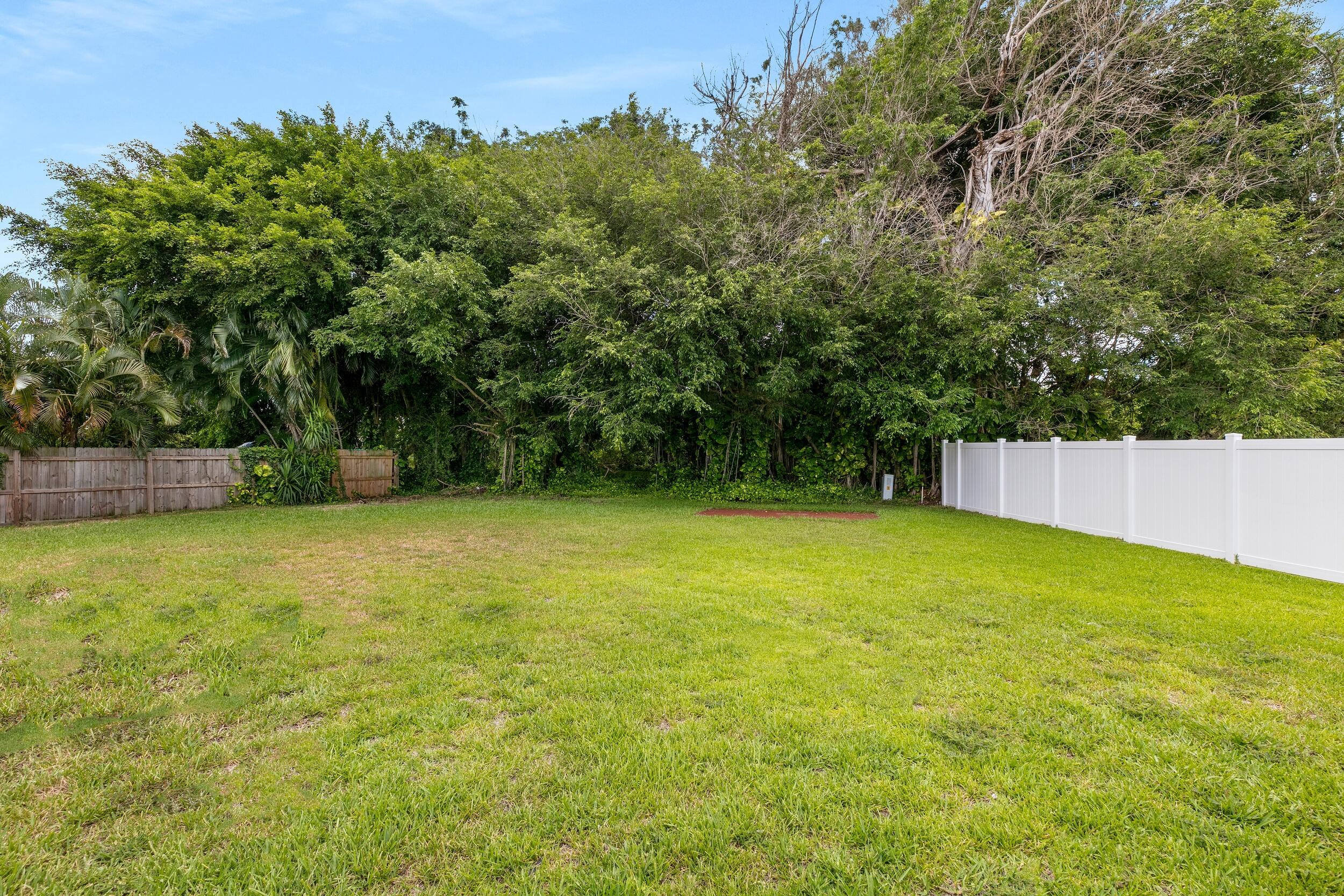 1721 Southwest 10th Street Boca Raton, FL 33486 - Photo 27 of 32 Yard 1