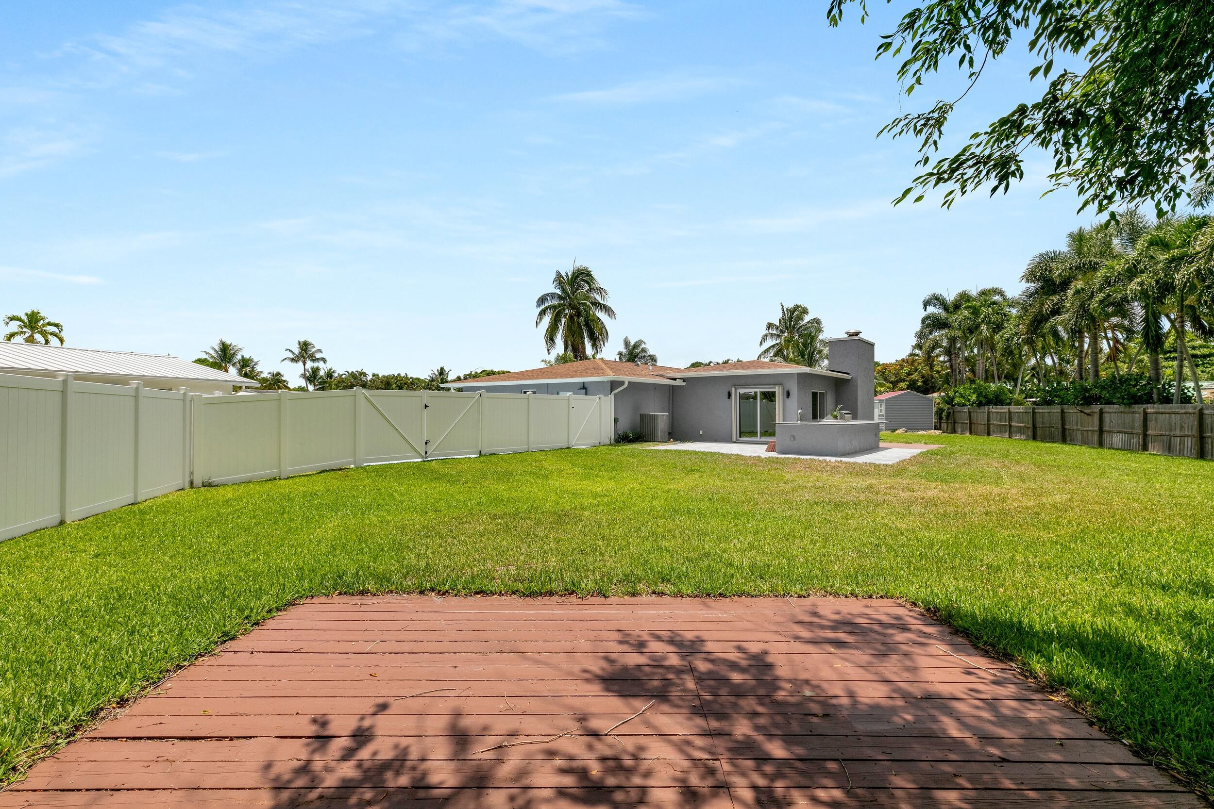 1721 Southwest 10th Street Boca Raton, FL 33486 - Photo 29 of 32 Yard 2