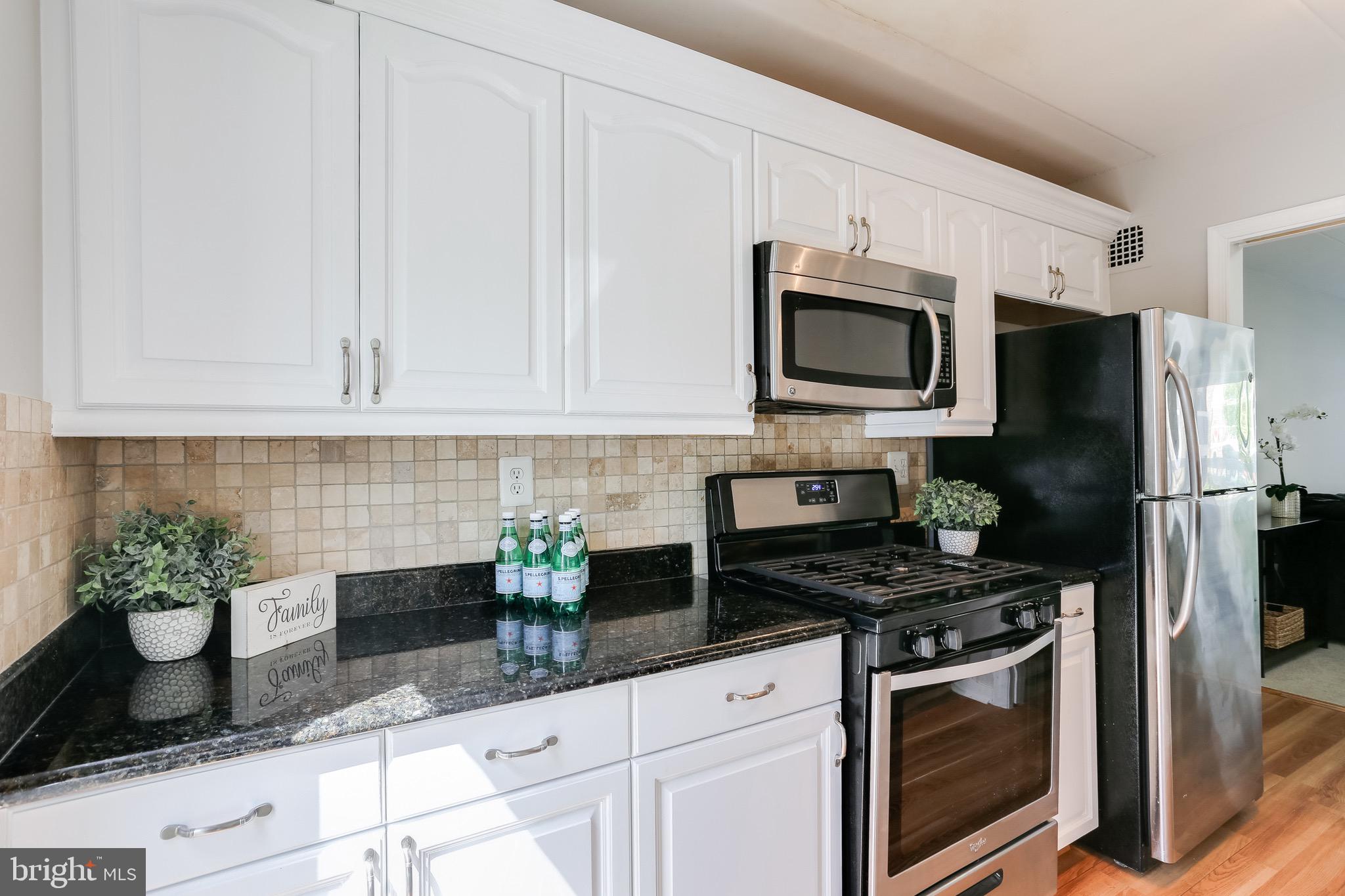 3322 Hewitt Avenue, Unit 72B Silver Spring, MD 20906 - Photo 3 of 29 Gas Range | Granite Counters | Hardwood Floors.