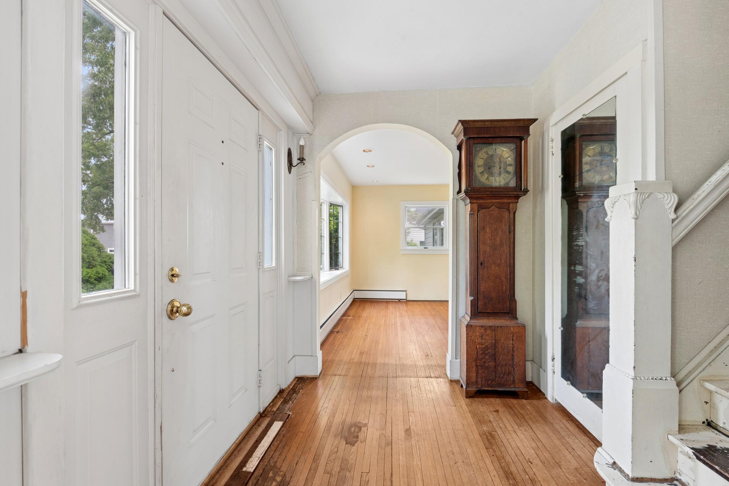 415 Ridgeway Street St. Joseph, MI 49085 - Photo 14 of 36 14-Foyer