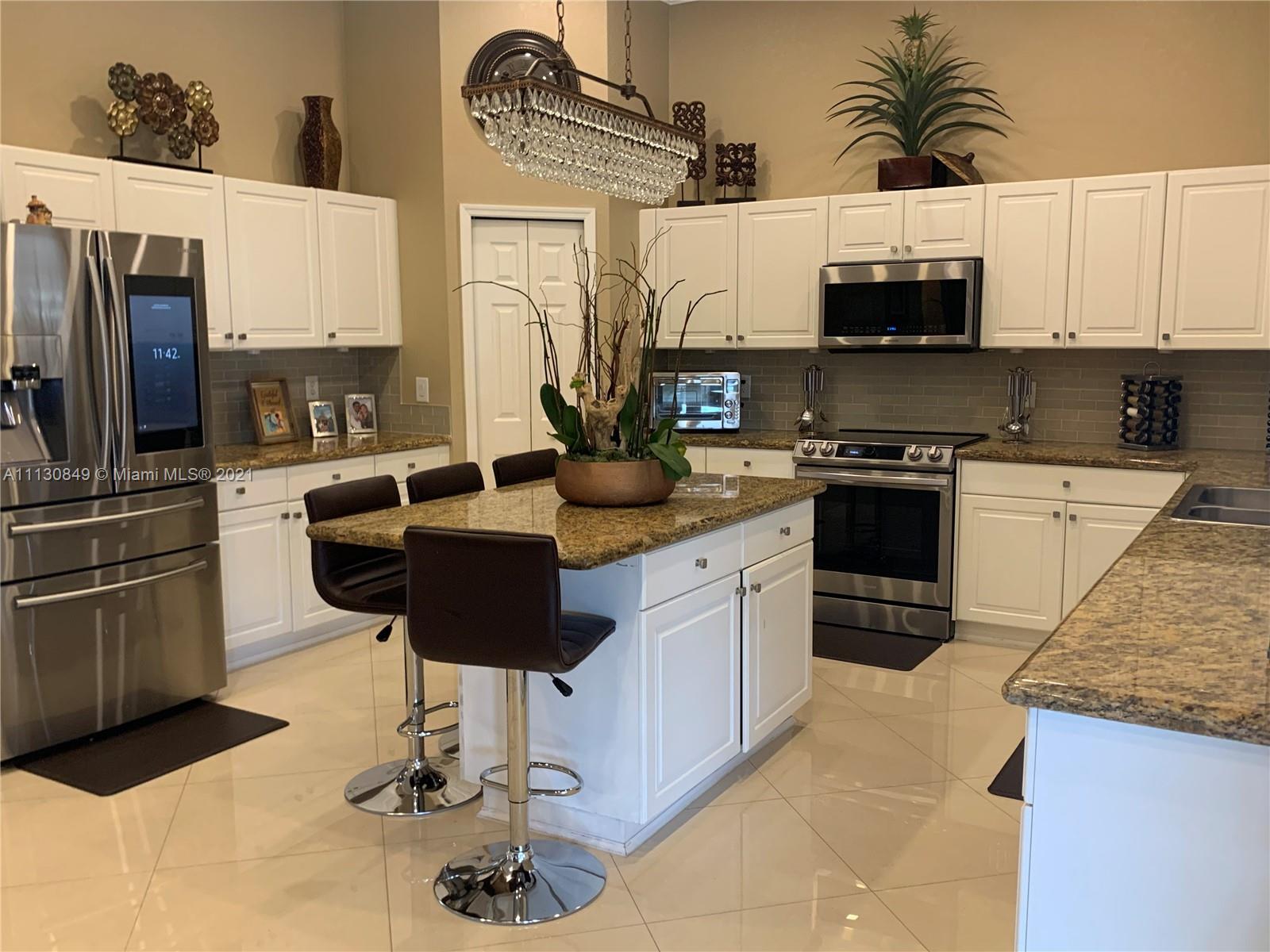 1471 Northeast 40th Road Homestead, FL 33033 - Photo 9 of 39 Gallery Image 9