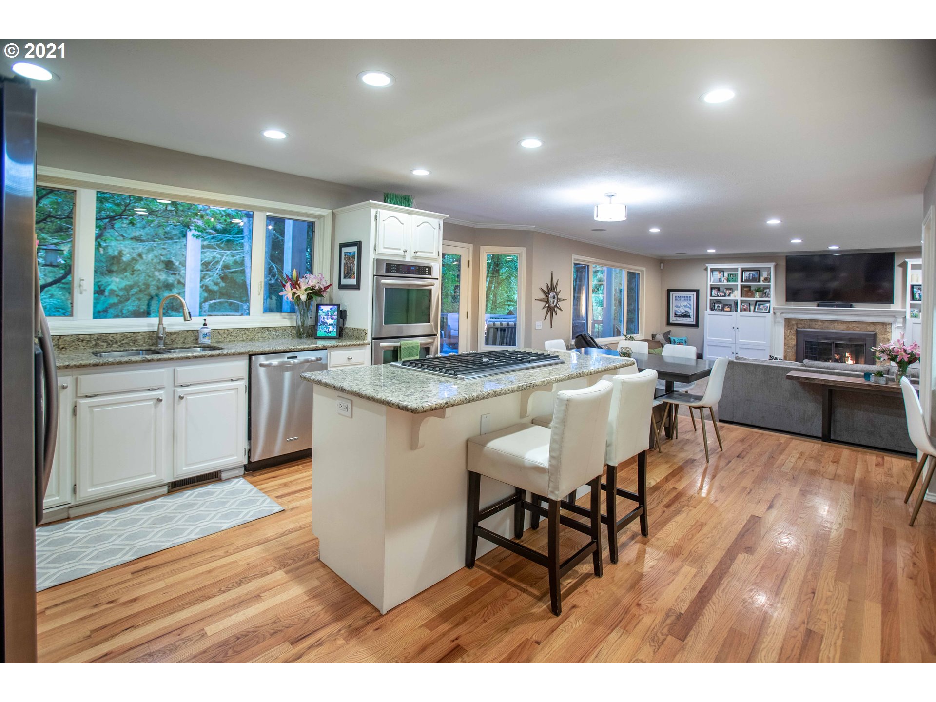 2630 Riven Dell Road Lake Oswego, OR 97034 - Photo 8 of 30 Gallery Image 8